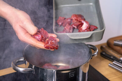 Fleisch anbraten