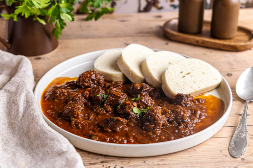 Rindergulasch mit Knödel