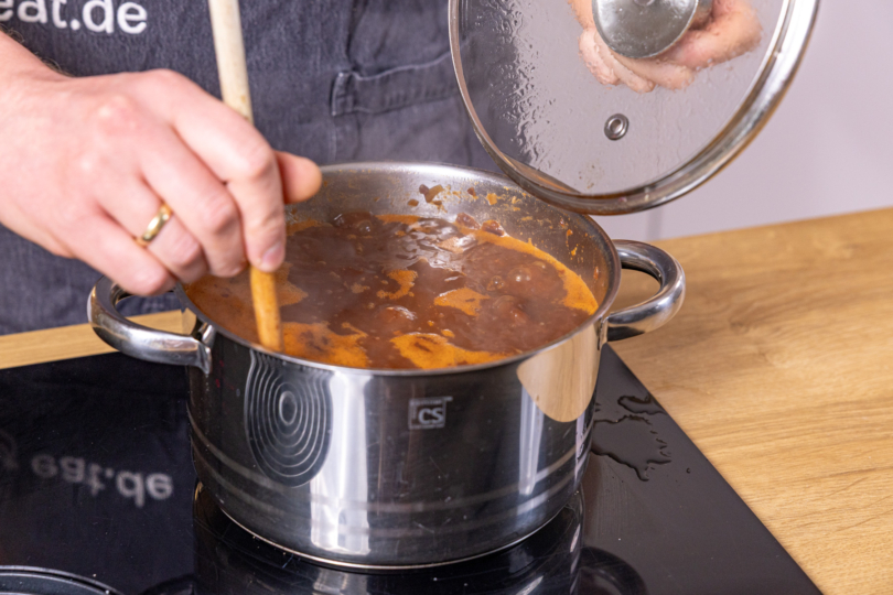 Rindergulasch ohne Deckel köcheln lassen