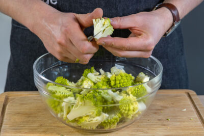 Romanesco schneiden