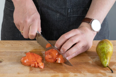 Tomaten klein schneiden