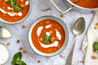 Tomatensuppe mit Kichererbsen