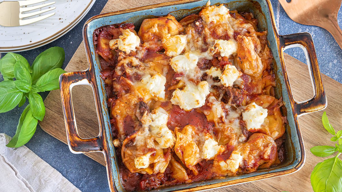 Überbackener Tortellini-Auflauf mit Hackfleisch