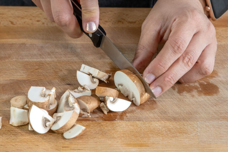 Champignons schneiden