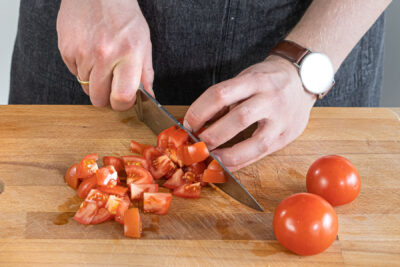 Tomaten würfeln