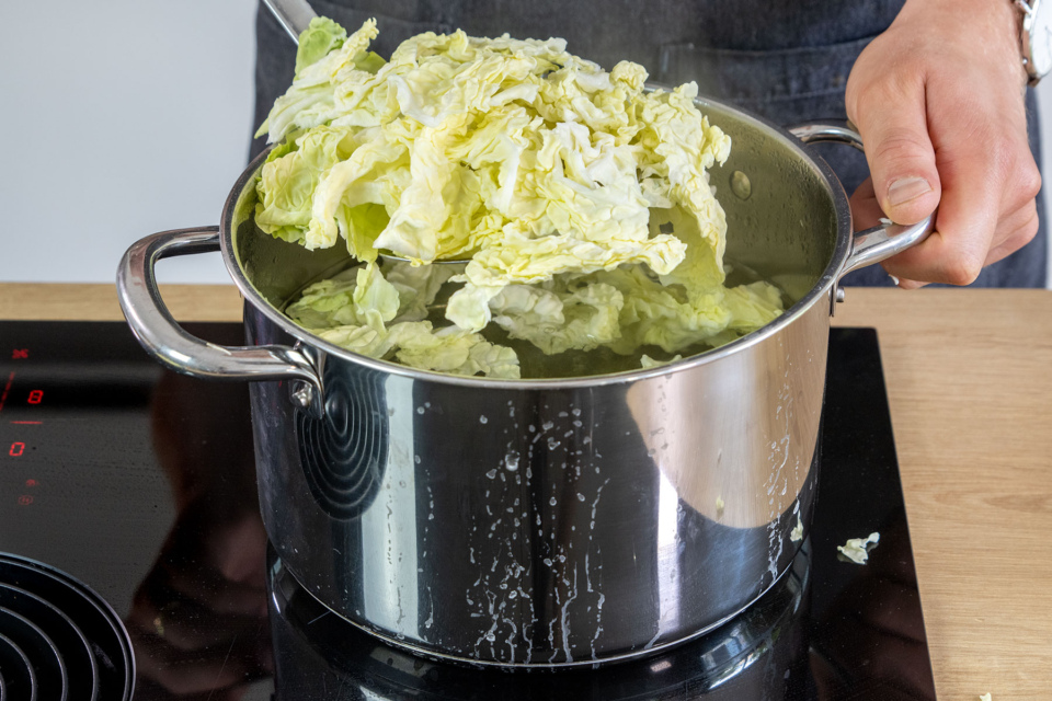 Wirsingsalat mit Walnüssen | Rezept