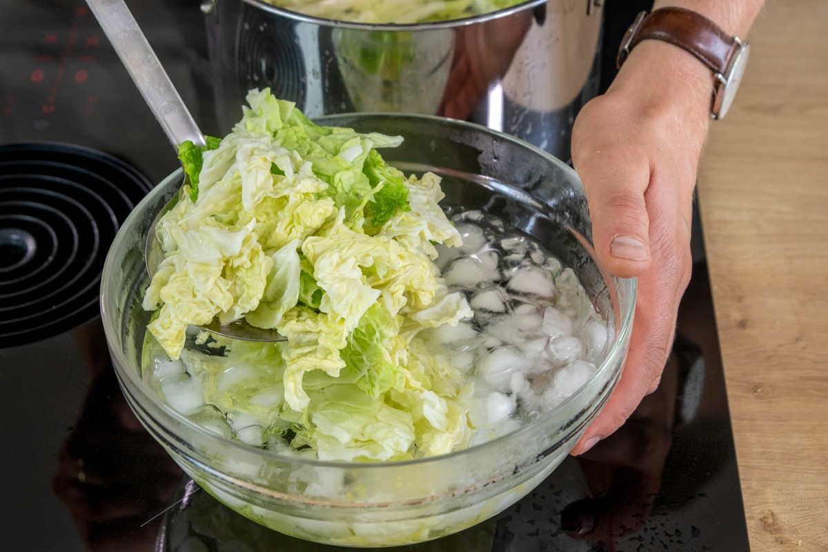 Wirsingsalat mit Walnüssen | Rezept - eat.de