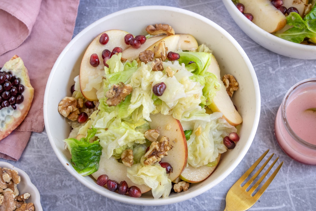 Wirsingsalat mit Walnüssen | Rezept - eat.de