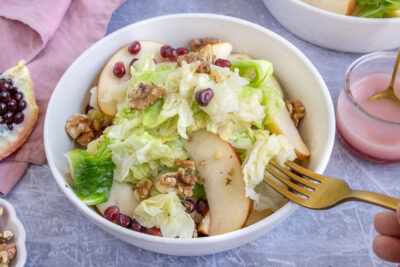 Wirsingsalat mit Walnüssen