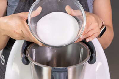 Zucker im Thermomix® zu Puderzucker zerstäuben