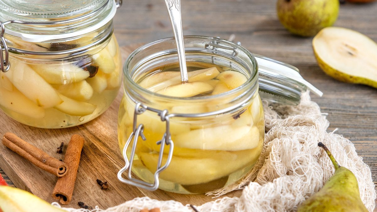 Birnenkompott: Birnen einkochen nach Omas Rezept | Rezept