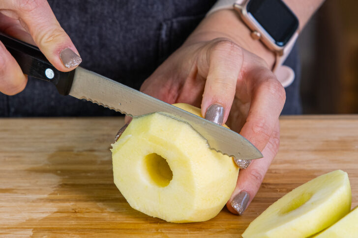Äpfel in Scheiben schneiden