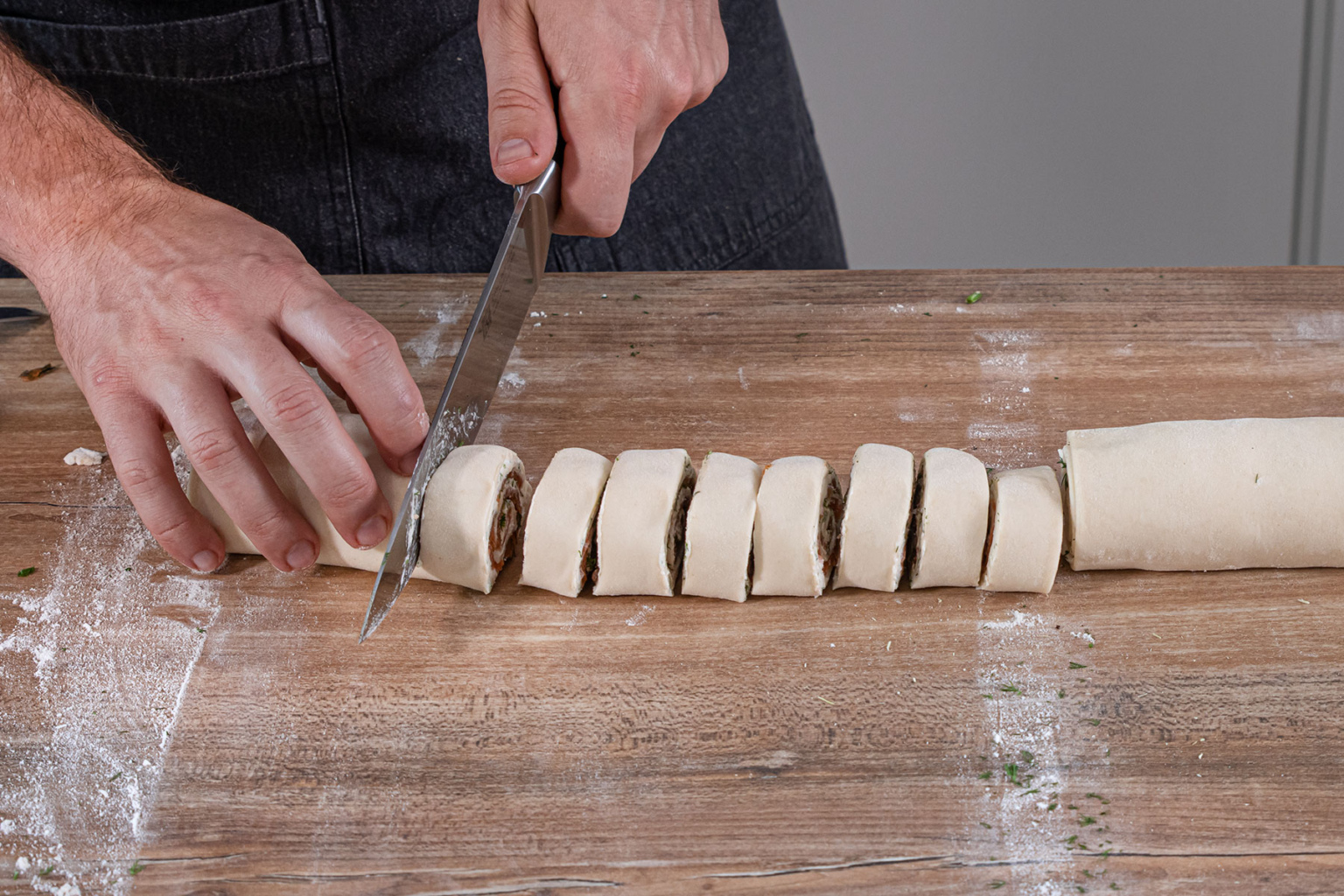 Blätterteig-Röllchen mit Lachs