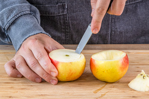 Äpfel entkernen