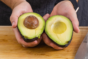 Avocado öffnen