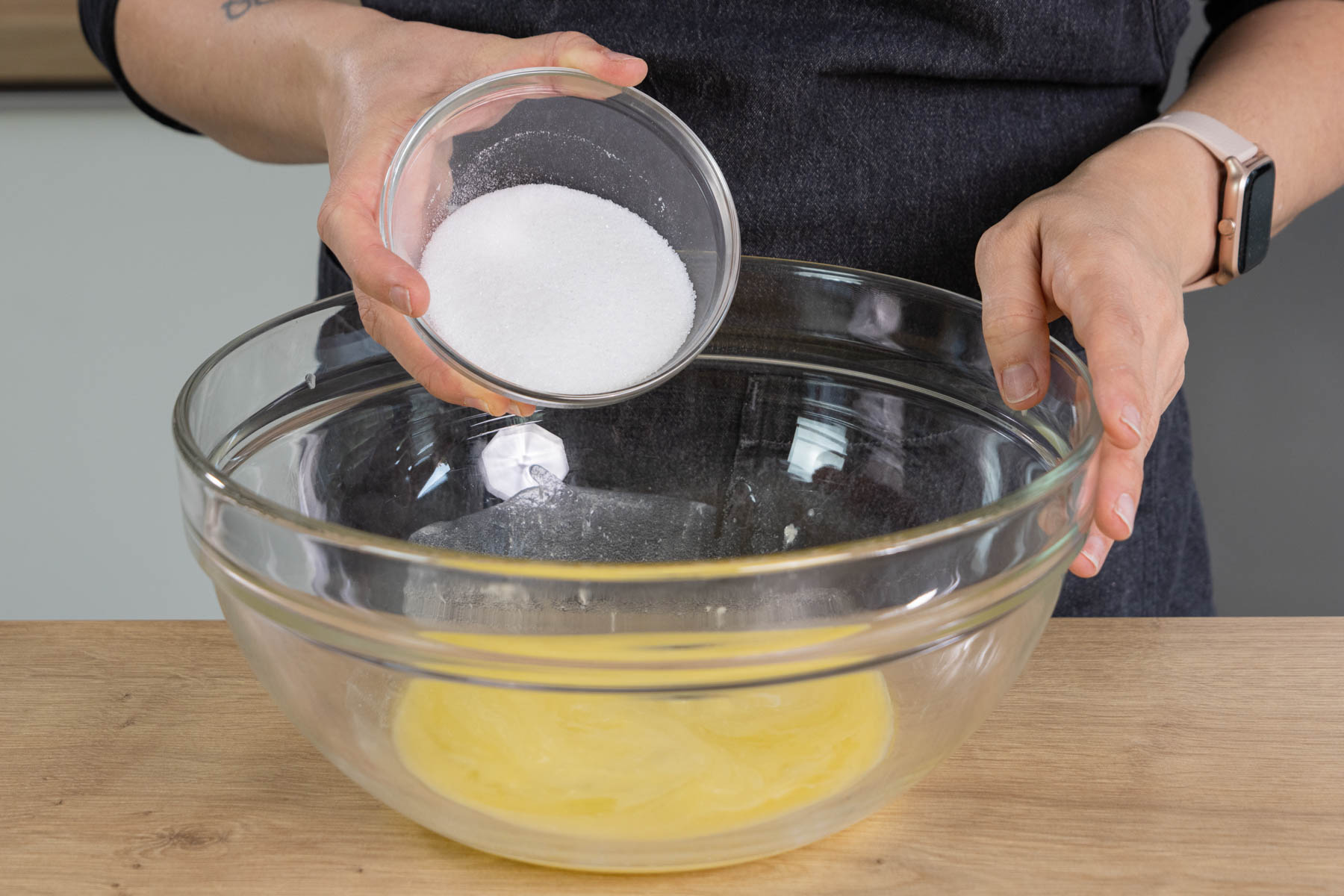 Für die Cupcakes Butter mit Zucker aufschlagen