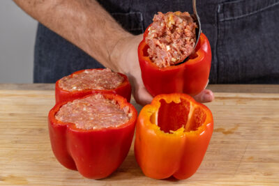 Paprikaschoten mit Hackfleisch füllen