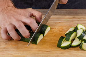 Zucchini schneiden