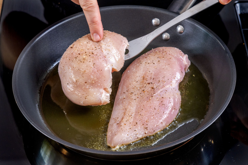 Hähnchenbrust perfekt braten: saftig und knusprig