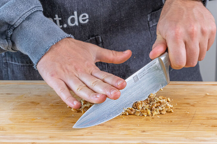 Walnüsse klein hacken