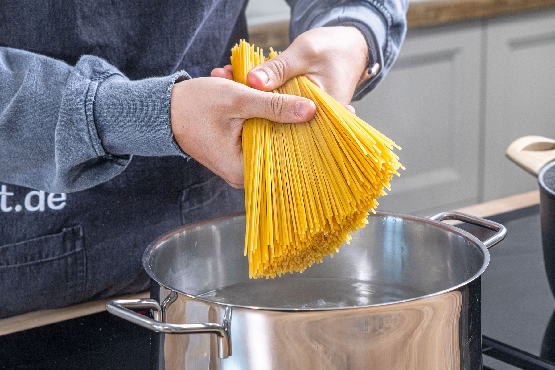 Spaghetti kochen