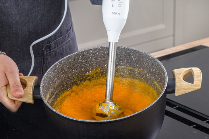 Kürbis mit Kürbiswasser pürieren