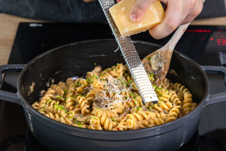 Parmesan dazureiben
