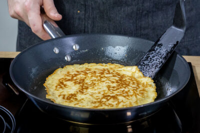 Pfannkuchen mit Haferflocken goldbraun braten