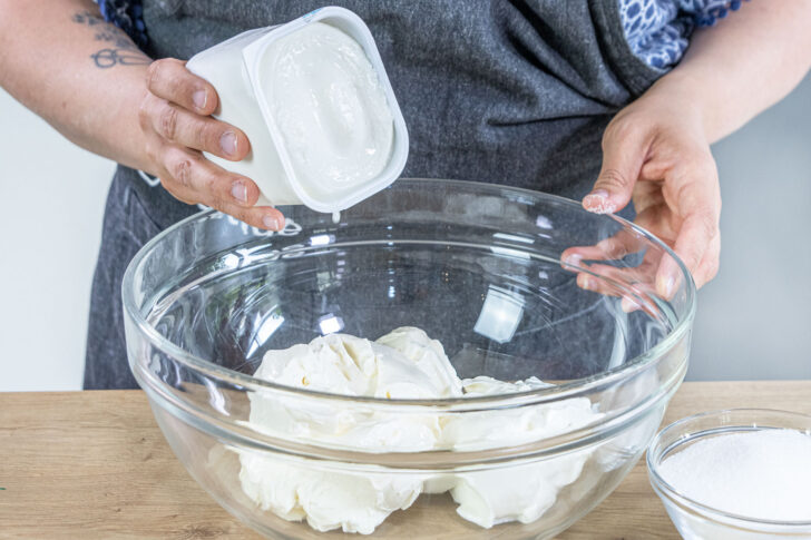 Quark in die Schüssel geben