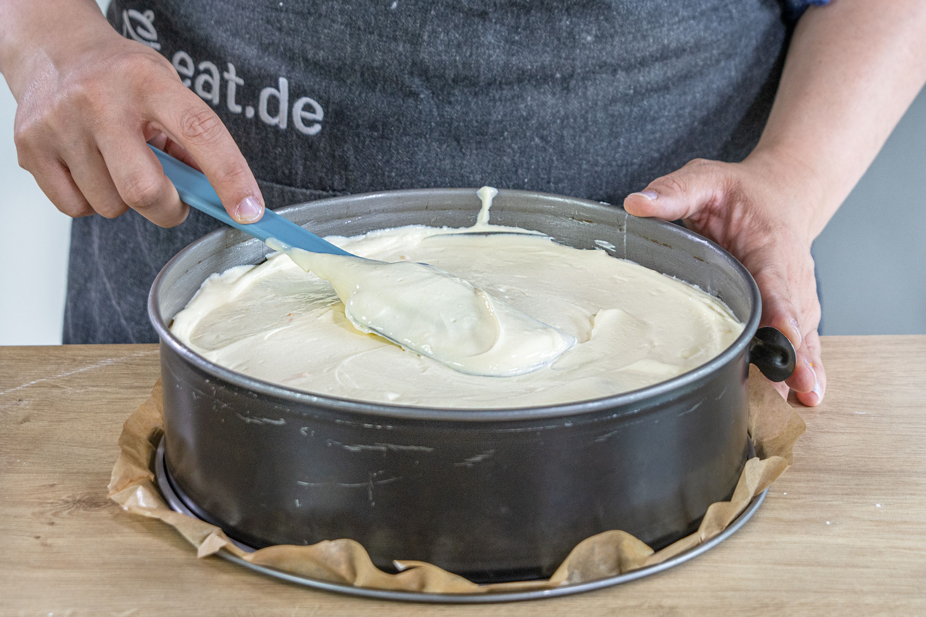 Quarkmasse verteilen