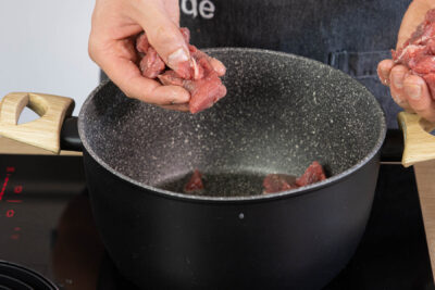Rindergulasch anbraten