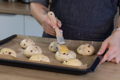 Schokobrötchen bestreichen