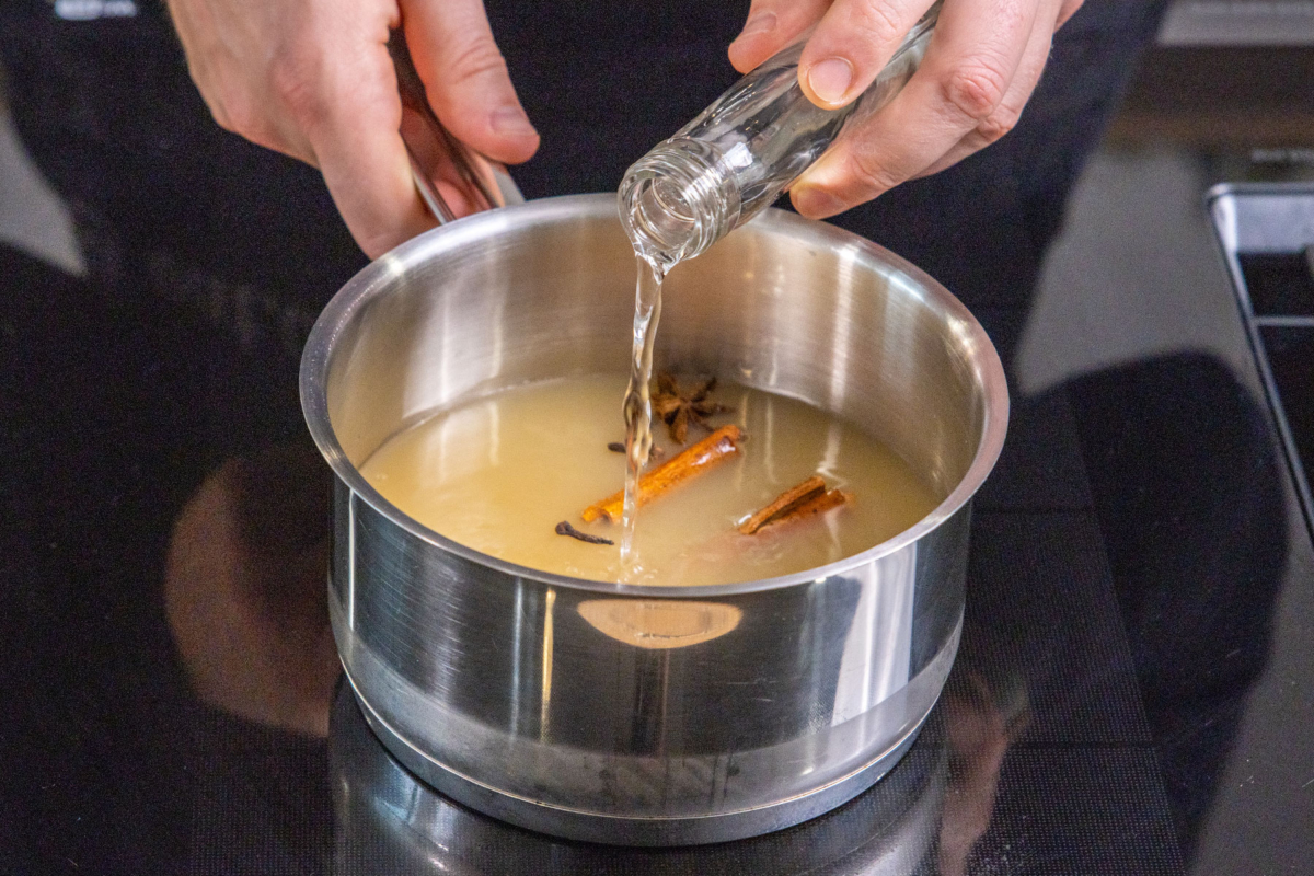 Heißer Apfelpunsch: Rezept mit Alkohol