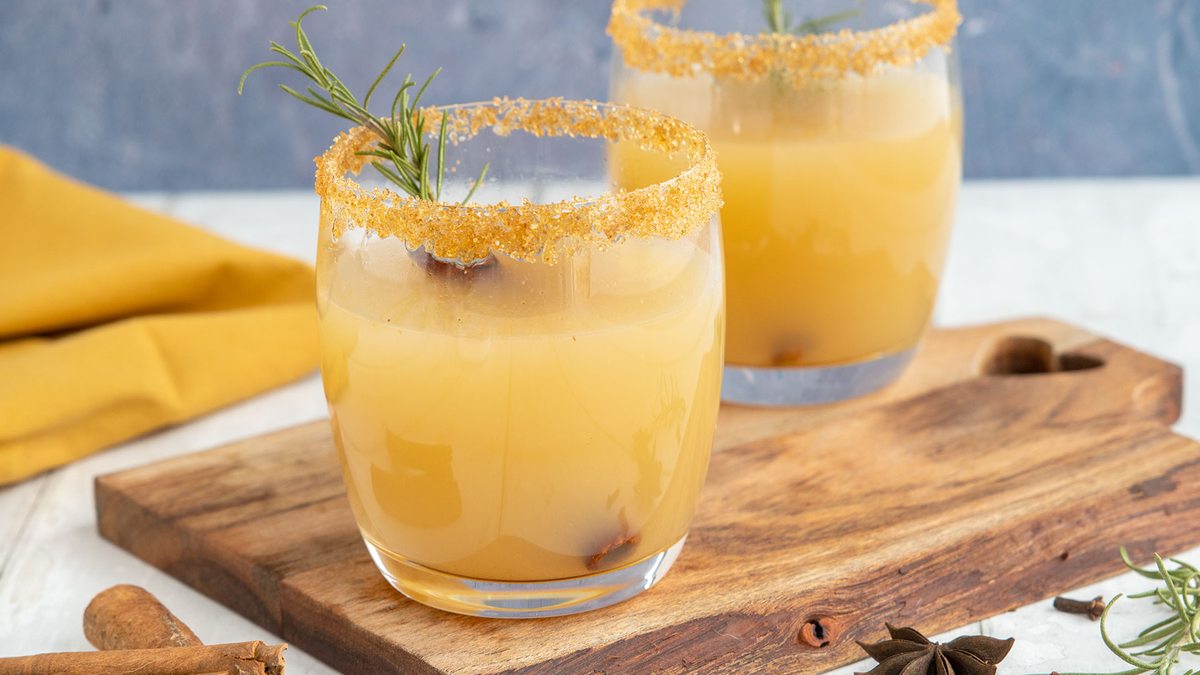 Heißer Apfelpunsch: Rezept mit Alkohol