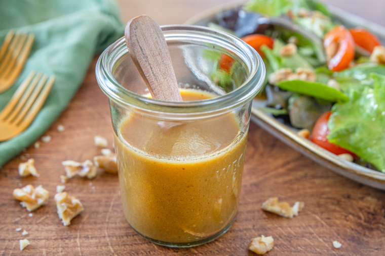 Dressing mit Himbeeressig für Feldsalat | Rezept - eat.de