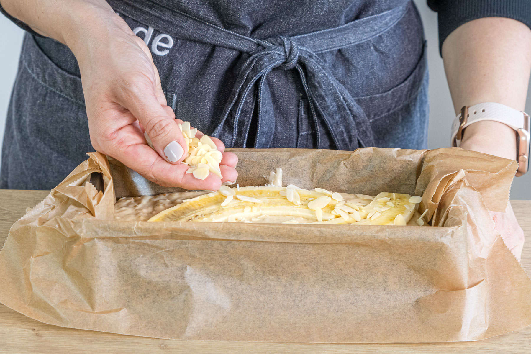 Mandelblättchen verteilen