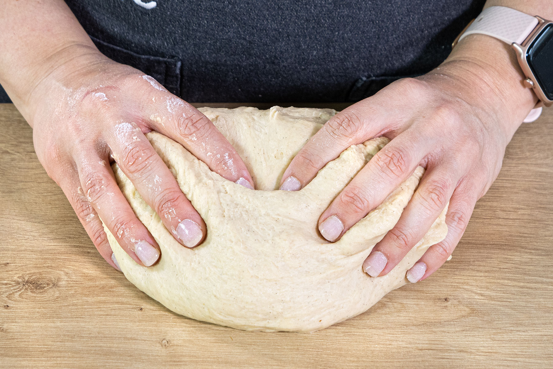 Hefeteig geschmeidig kneten