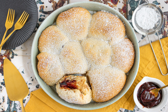 Buchteln mit Pflaumenmus | Rezept - eat.de