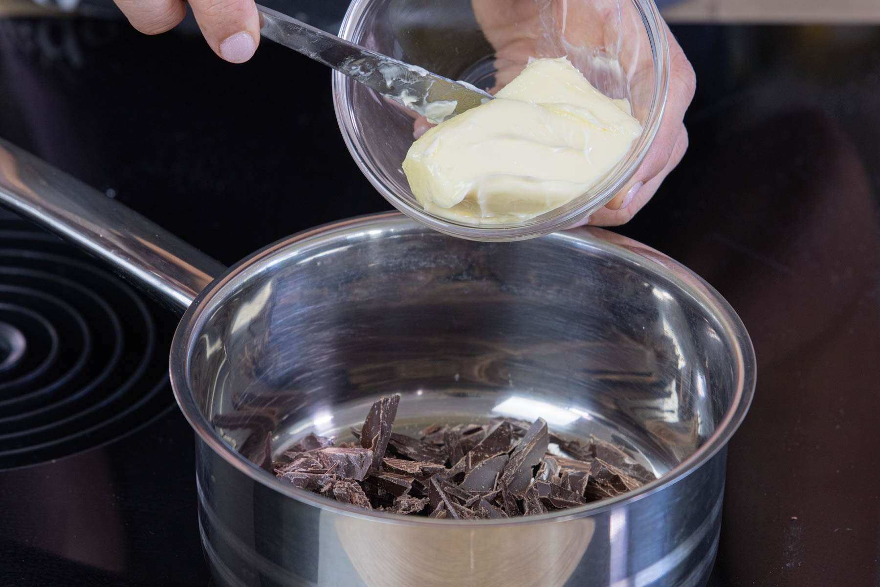 Butter und Schokolade schmelzen