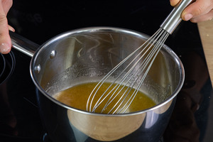 Zucker und Butter schmelzen
