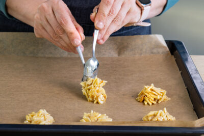 Mandelmasse auf Backblech verteilen