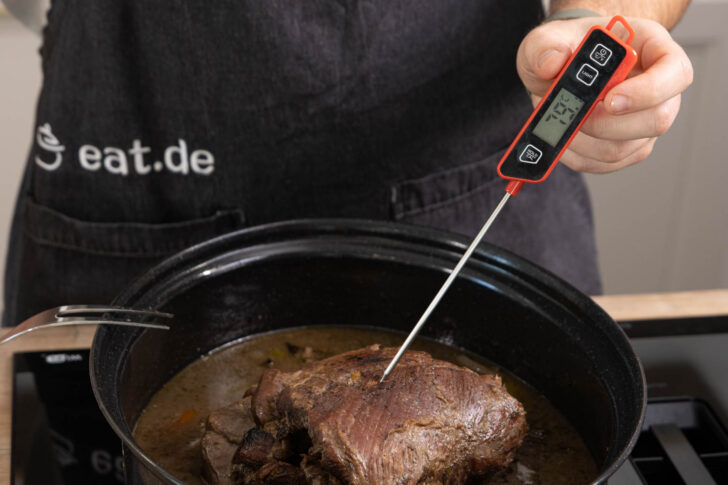 Kerntemperatur bei der Wildschweinkeule messen