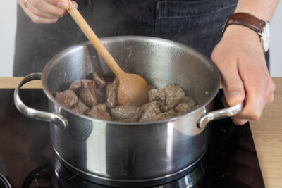 Fleisch anbraten