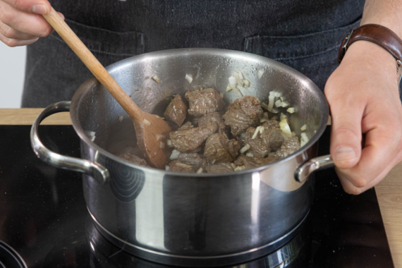 Gulasch ohne Wein | Rezept