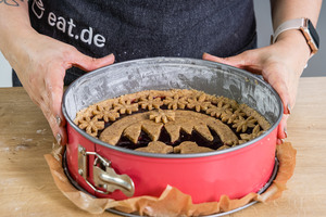 vegane Linzer Torte dekorieren