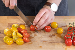 Tomaten halbieren
