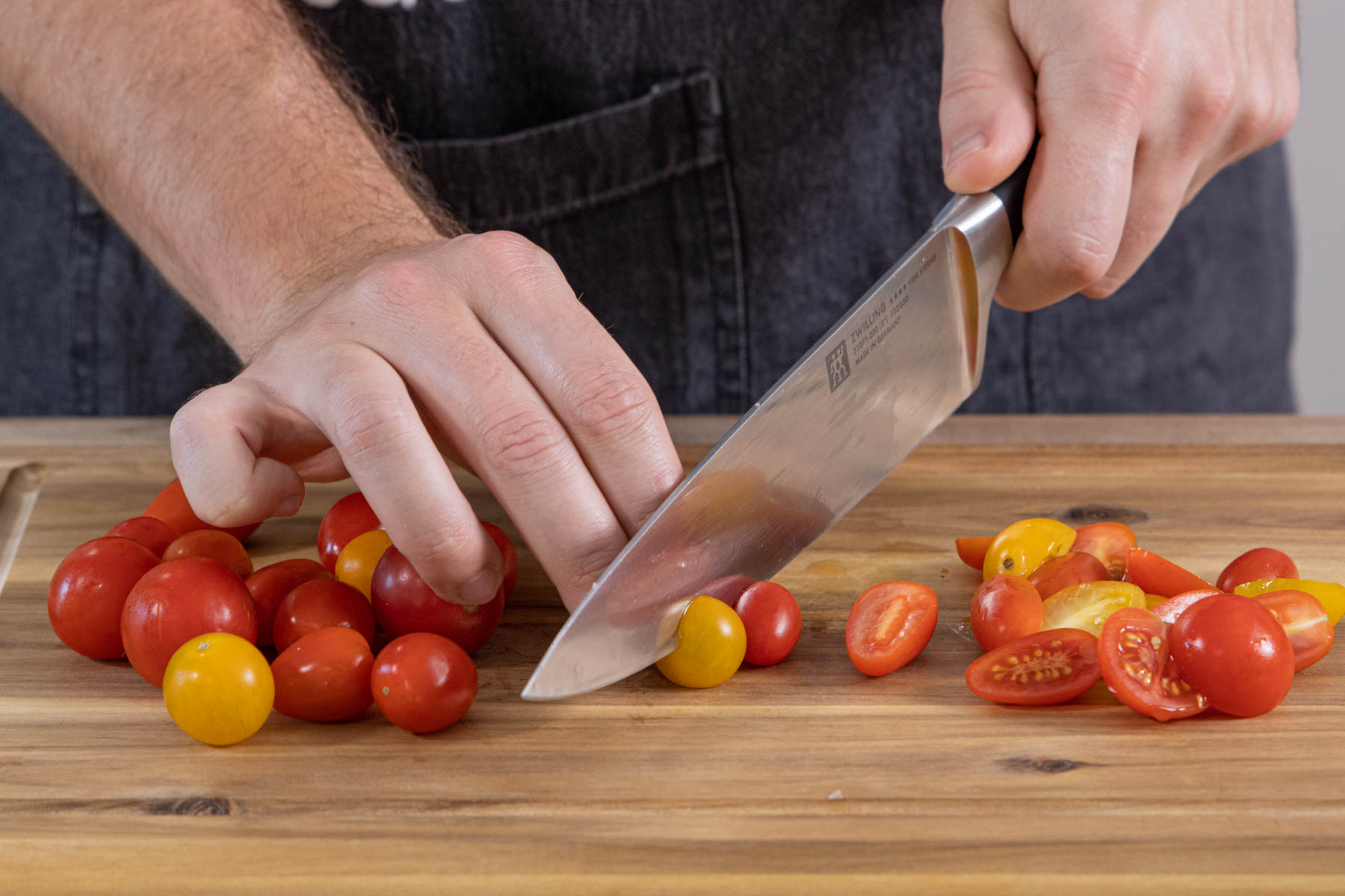 Tomaten halbieren
