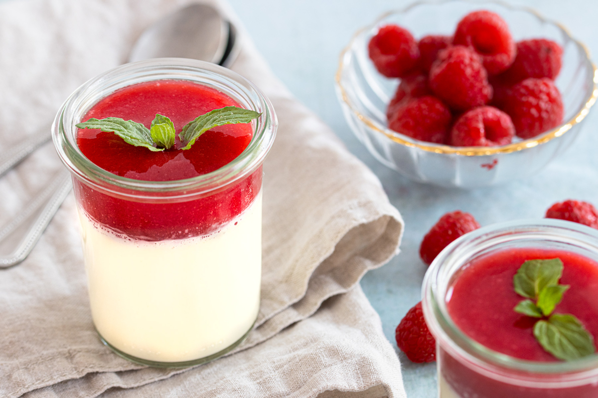 Panna Cotta Im Glas Mit Himbeeren