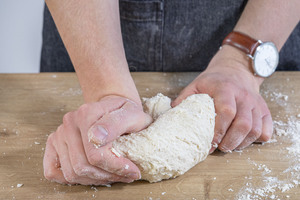 Hefeteig kneten