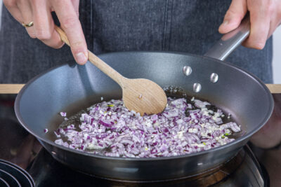 Zwiebel dünsten